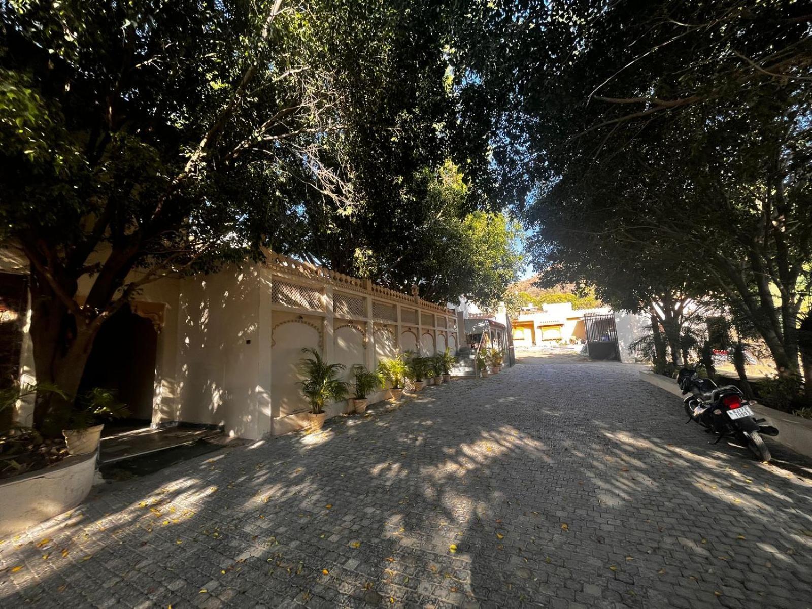 Lokesh Hotel Talai  Exteriér fotografie