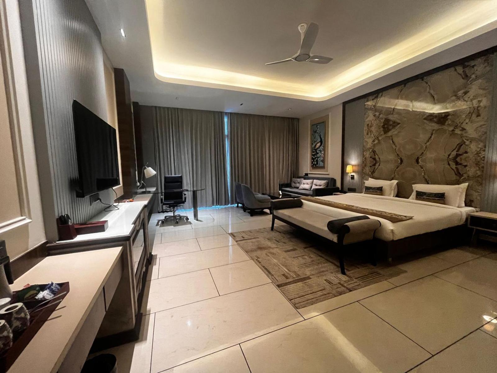Lokesh Hotel Talai  Exteriér fotografie